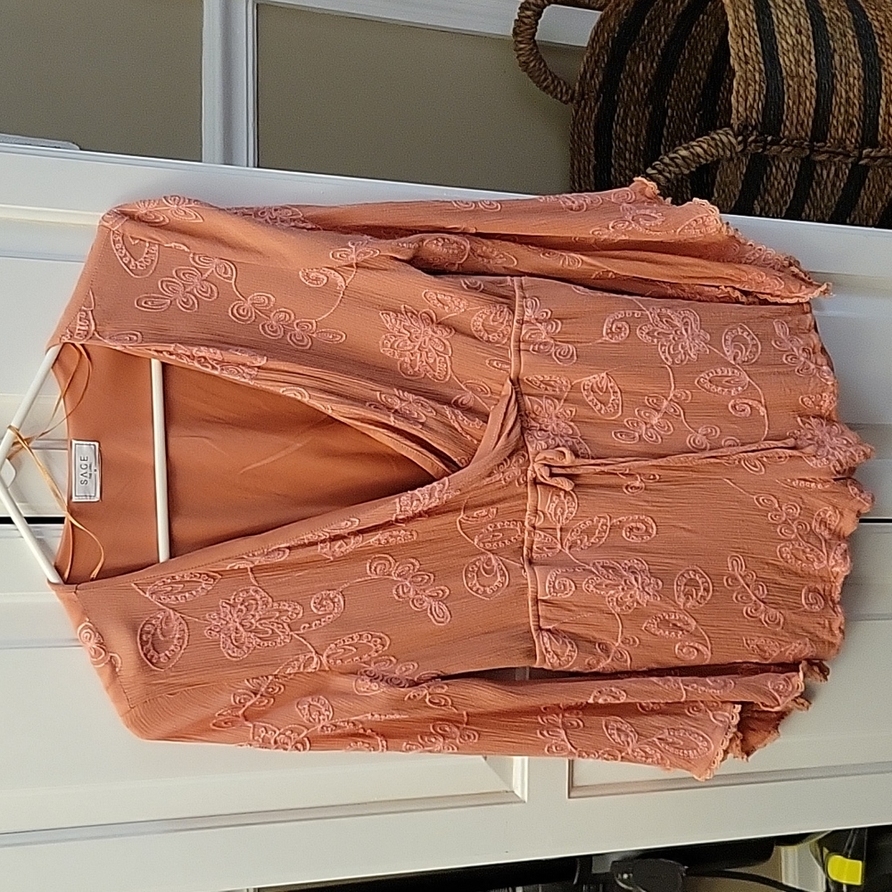 SAGE The Label mauve pink short romper embroidery crinkle fabric lace Med EUC …
